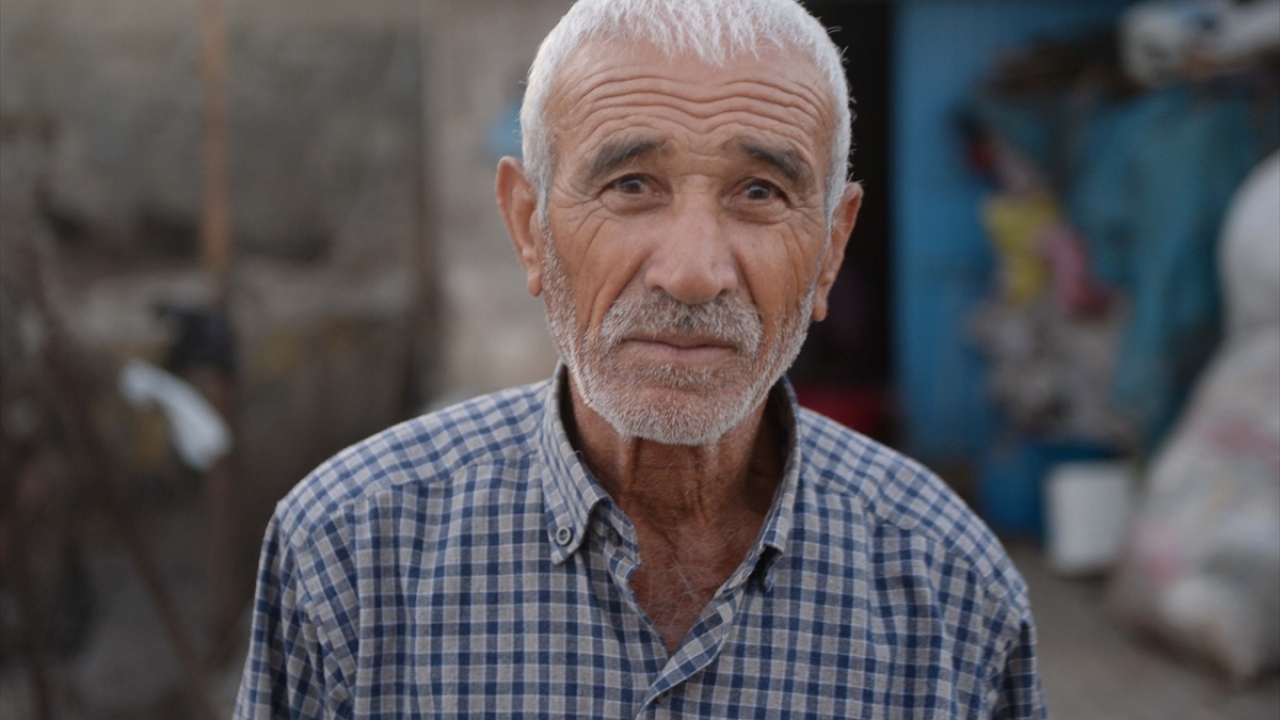 Köylülerden Ahmet Dönmez, evlerinin baraj yapımı nedeniyle istimlak edildiğini, burayı terk ederek başka yere taşındıklarını anlattı.