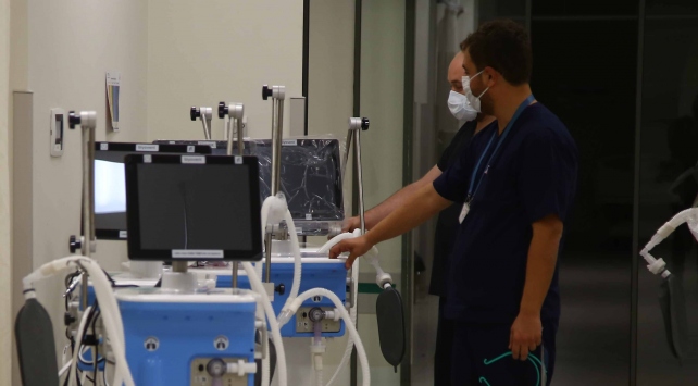 Doktor, yerli solunum cihazının üretimine katkı sağlıyor