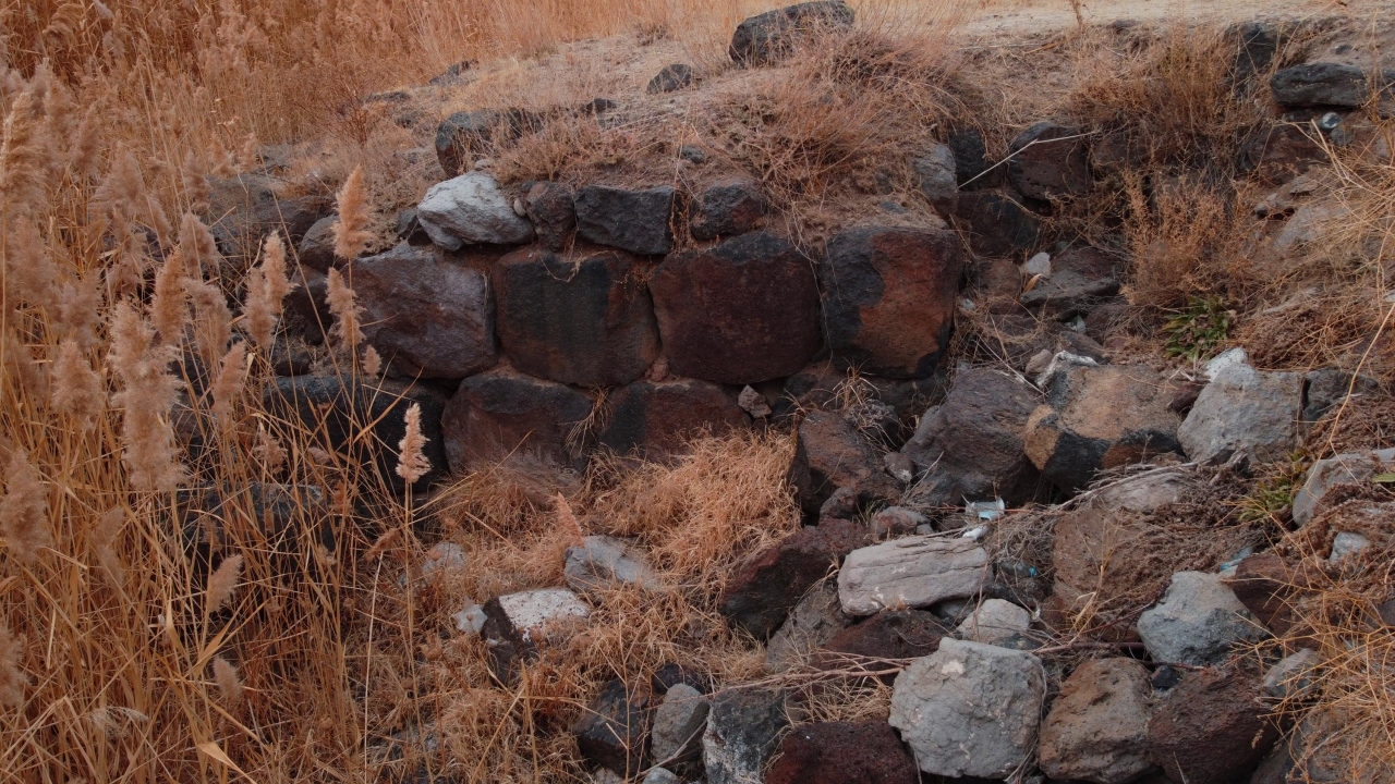 M.Ö. 1000`li yıllarda kurulan ve Asurlular tarafından tarih sahnesinden silinen Urartular, başkentleri Tuşba (Van) olmak üzere Doğu Anadolu Bölgesi`nin tamamında imar faaliyetlerinde bulunmuşlar.