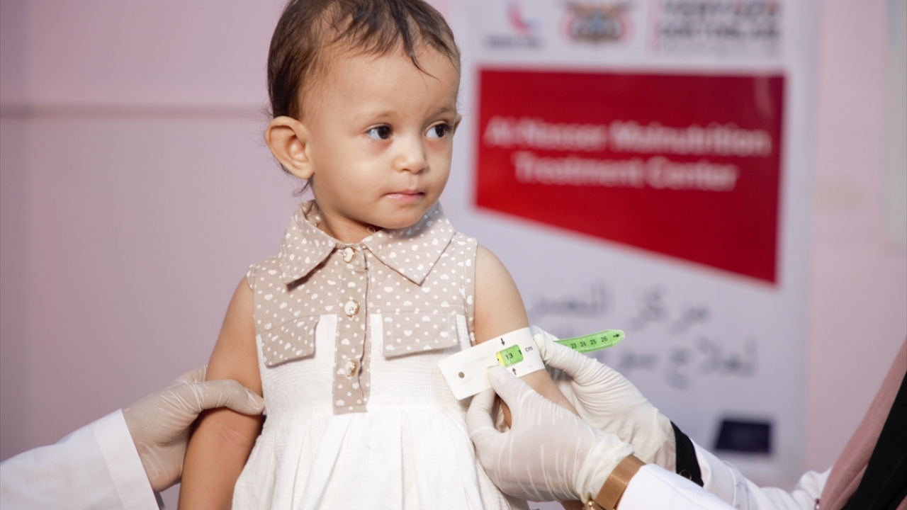 Ceyhan, Yemen`e gönüllü sağlık ekiplerinin gönderildiğini ve söz konusu ekiplerin bugüne kadar yürüttükleri çalışmalar neticesinde binlerce hastayı muayene ve tedavi ettiğini ayrıca gerekli durumlarda hastalara ilaç desteği sağladığını aktardı.