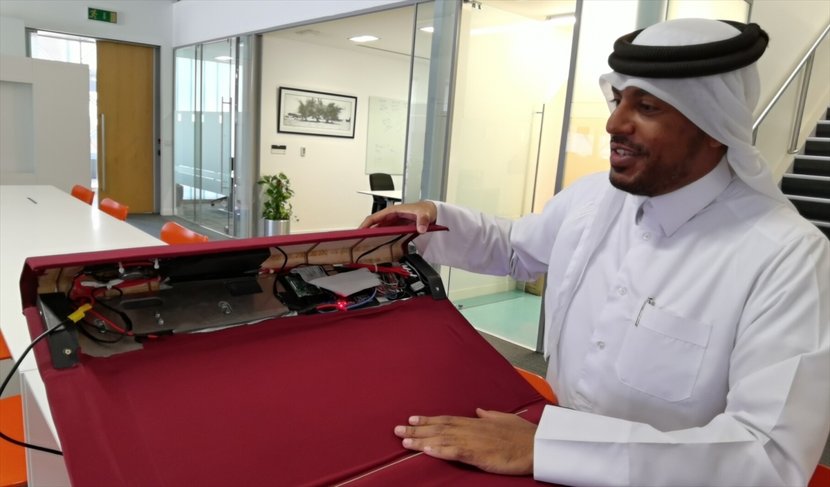 Akıllı seccade, namazı bozabilecek bir harekette uyarı veriyor