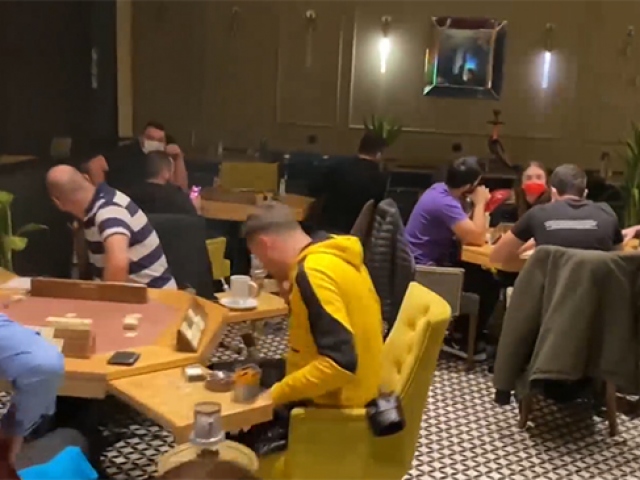 Polis, restoranların arka bölümlerinde 115 kişiyle karşılaştı