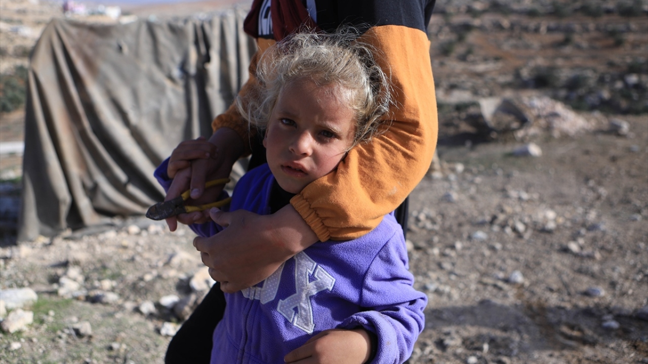 İsrail güçleri bölgede 4`ü baraka ev, diğerleri ağıl ve ahır olmak üzere Filistinli bedevilere ait 10 yapıyı "ruhsatsız" olduğu gerekçesiyle yıktı. 