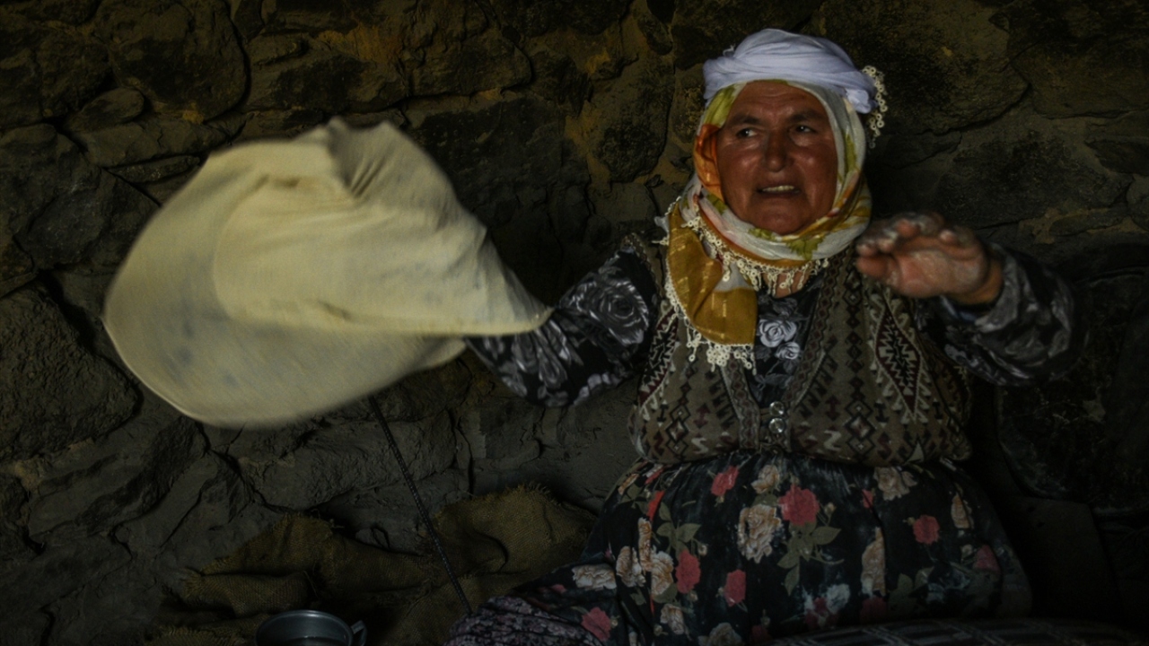 Kadınlar daha sonra ekmekleri bozulmaması için derin dondurucu ya da buzdolabında saklıyor. 