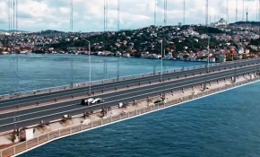 F1 yarış araçlarıyla İstanbul'da tanıtım filmi çekildi