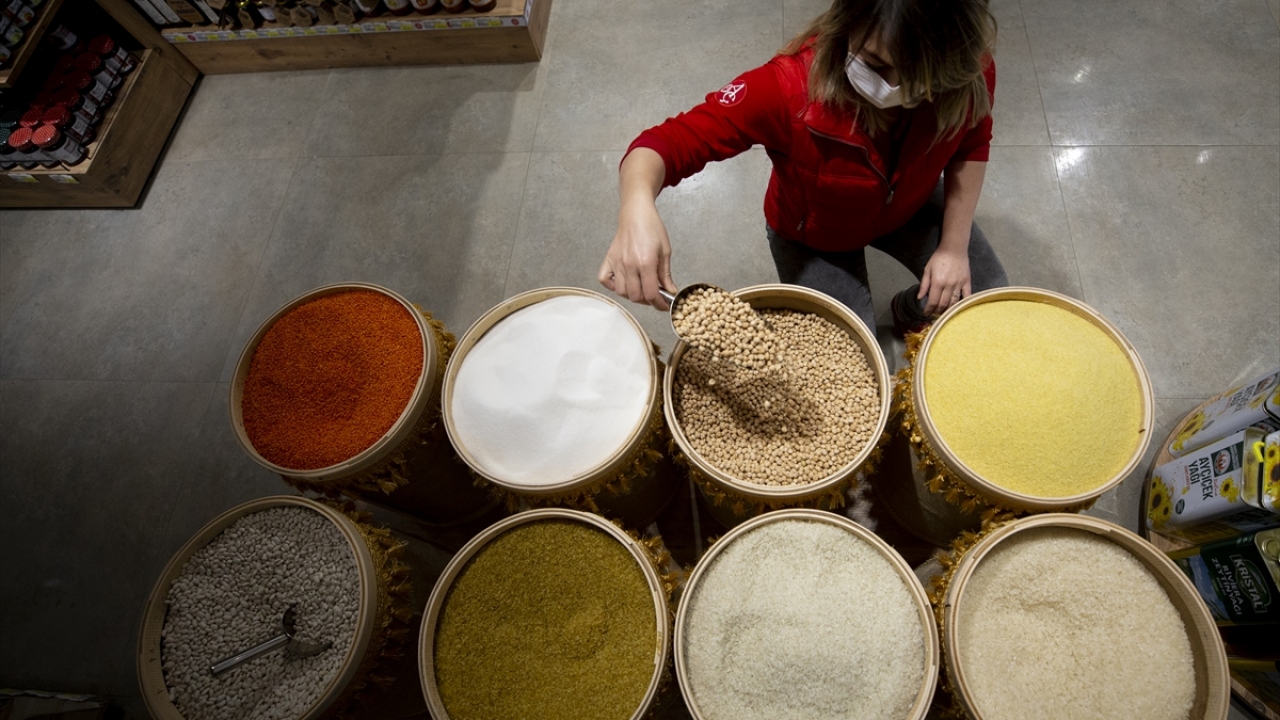 Vatandaşın talepleri doğrultusunda doğal ürün satışı yapan marketler de coğrafi işaretli ve organik ürünlere ağırlık verdi. 