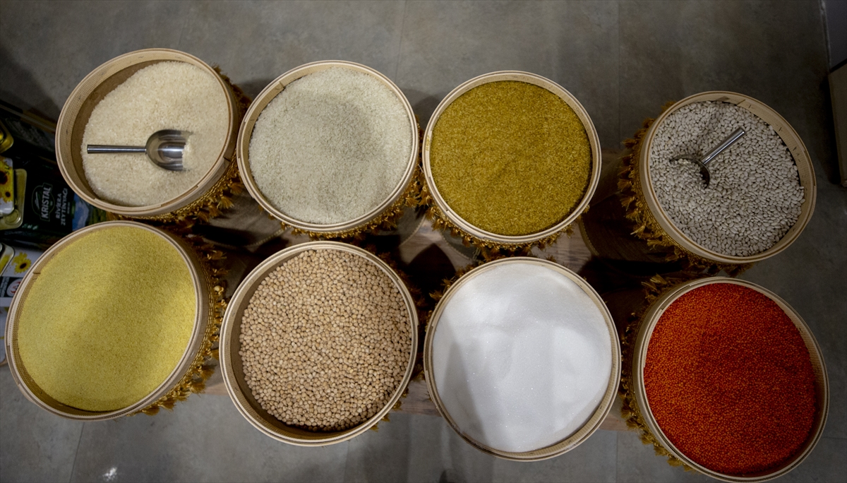 Covid-19 hayatı olumsuz yönde etkilemeye devam ederken, insanlar bağışıklık sistemini güçlendirecek ürünlere yöneldi. Bu süreçte özellikle pekmez, bal, zencefil, zerdeçal, polen ve sarımsak gibi ürünlerin satışı arttı. 