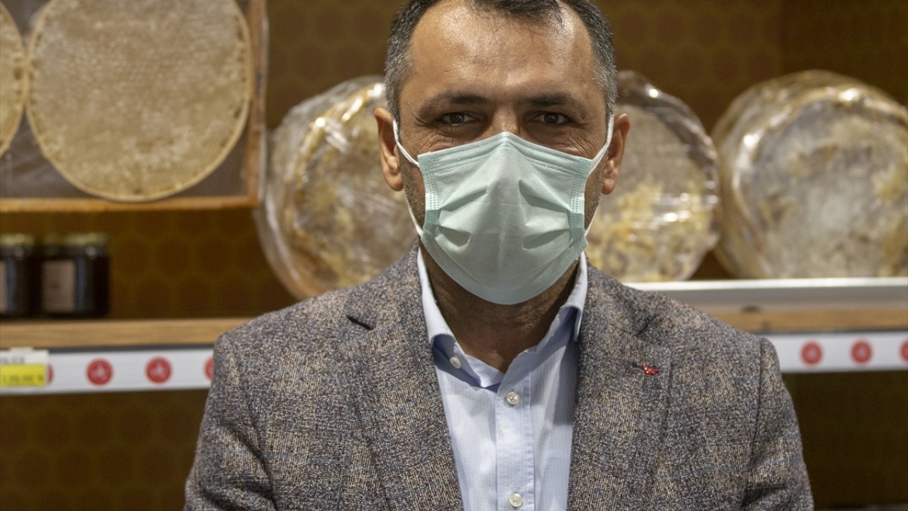 Atatürk Orman Çiftliği Antalya Şubesi işletmecisi Yusuf Tosun, vatandaşların talepleri doğrultusunda Türkiye`nin dört bir köşesini gezdiklerini, doğal ve işlenmemiş ürünler konusunda araştırma yaptıklarını söyledi. 