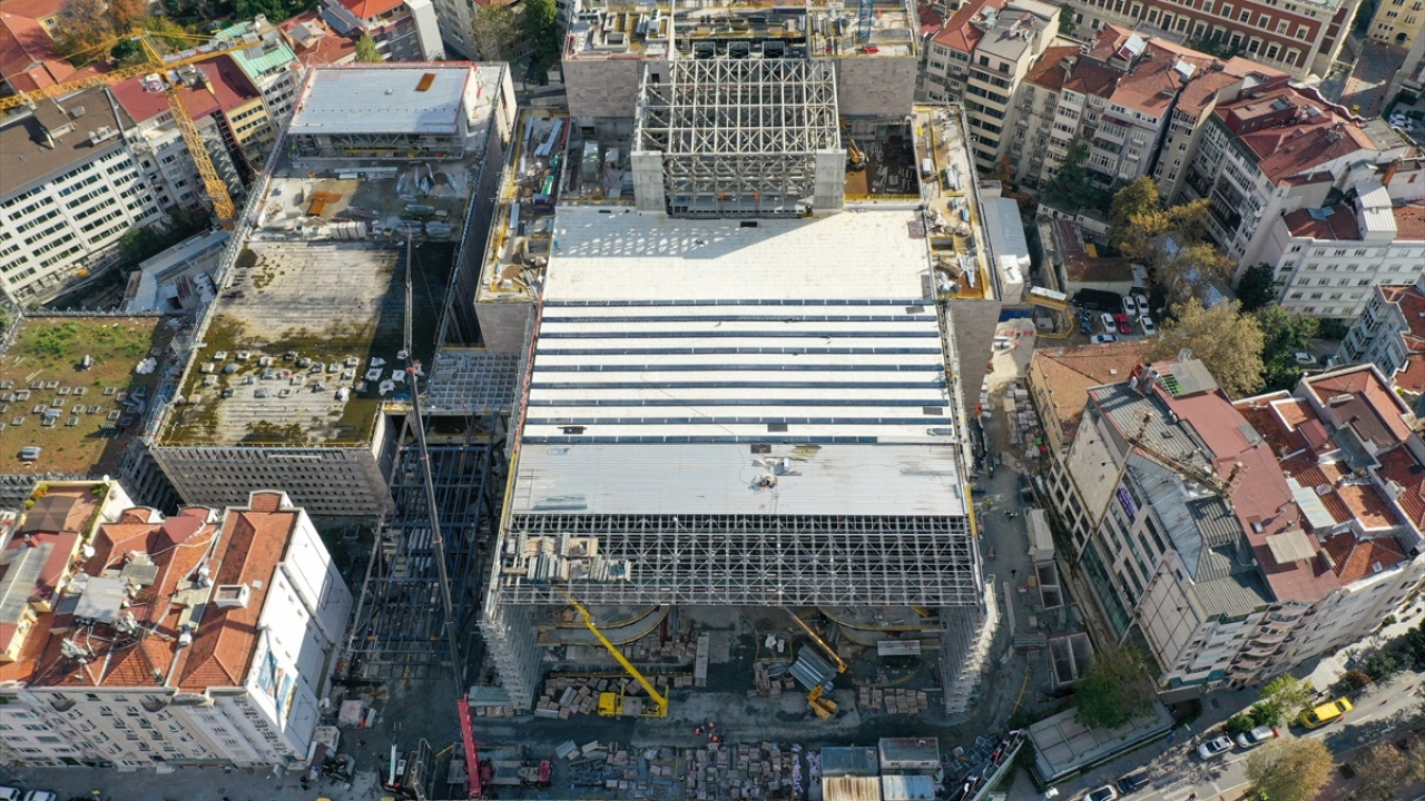 5 bloktan oluşan AKM`nin kaba inşaatı ise tamamlandı.