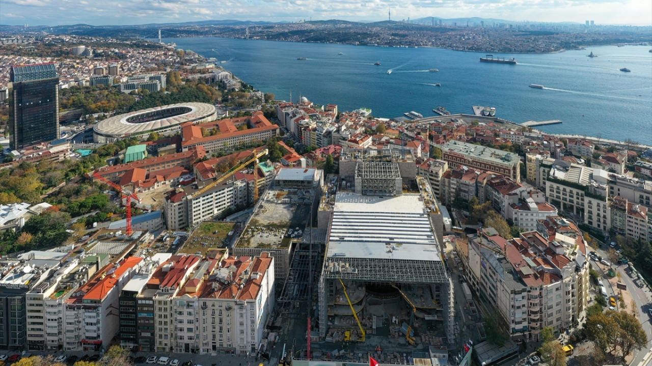 Cumhurbaşkanı Recep Tayyip Erdoğan tarafından, 10 Şubat 2019`da temeli atılan yeni AKM`nin yapımına devam ediliyor.