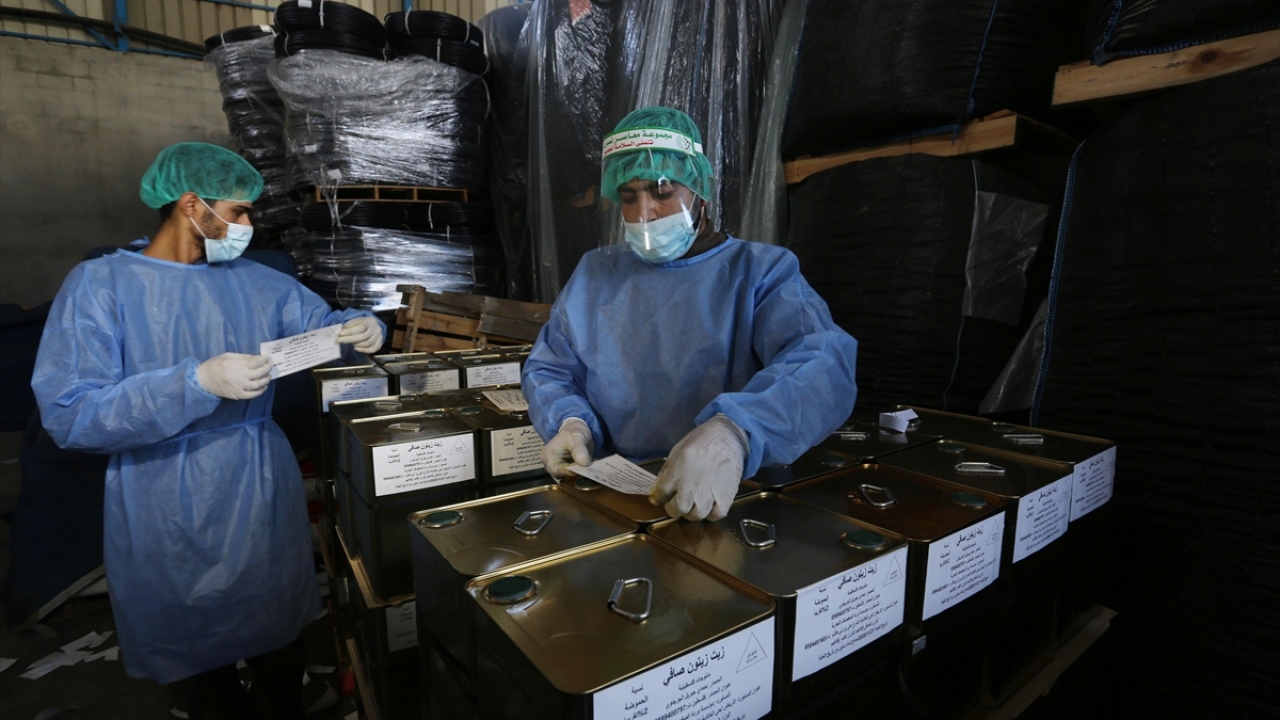 İhracat sürecinin Gazze Şeridi`nde mal fazlasının sağlanmasına bağlı olduğunu ifade eden Beysuni, şu an Gazze Şeridi`nde üretilen zeytinyağından Arap ülkelerine ihraç edilen miktarın deneme niteliğinde olduğunu dile getirdi.