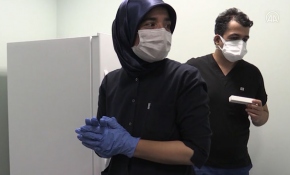 Aşı denemesi sırasında depreme yakalandılar