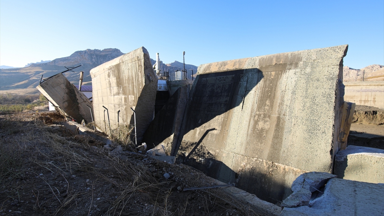 Olayda santral kullanılamaz hale geldi, çevredeki meyve bahçeleri taşkında zarar gördü.