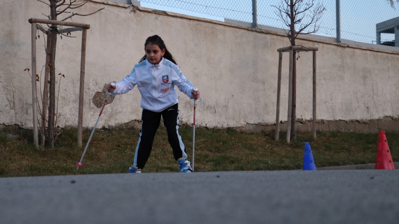 Yaklaşık 6 senenin ardından aralarından seçtikleri çocukları bir üst seviyede sporcu olarak yetiştirdiklerini ifade eden Ceylan, şöyle konuştu: