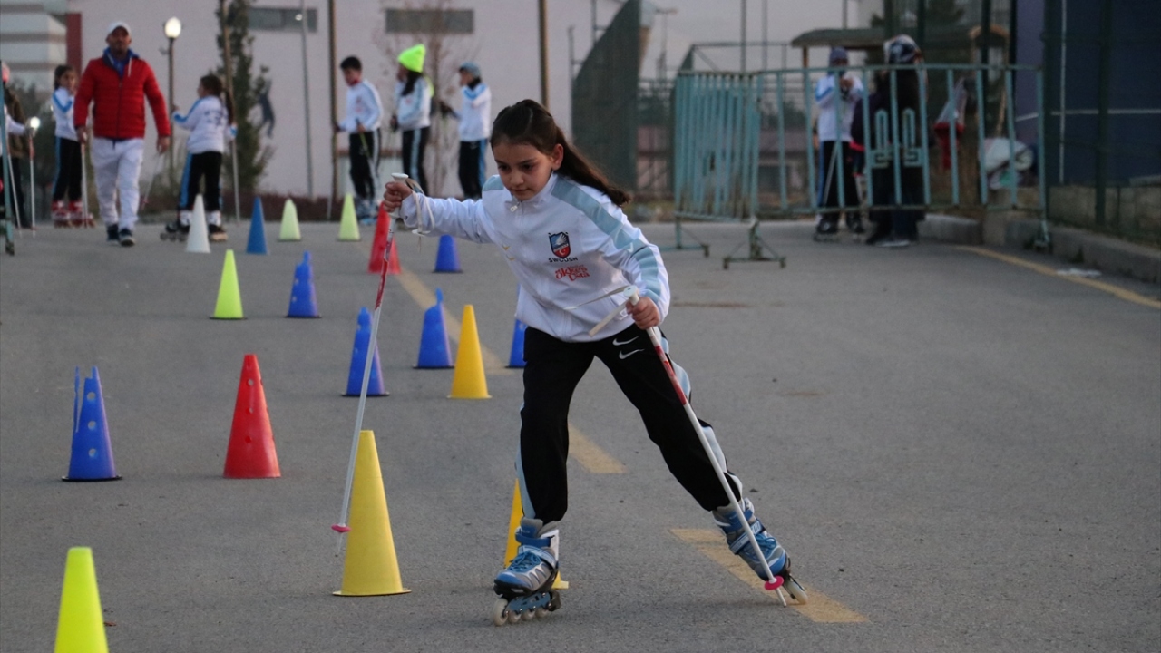 Öğrenci velilerinde Neslihan Kaptan ise oğlunu kayak öğrenmesi için kursa gönderdiğini aktardı.