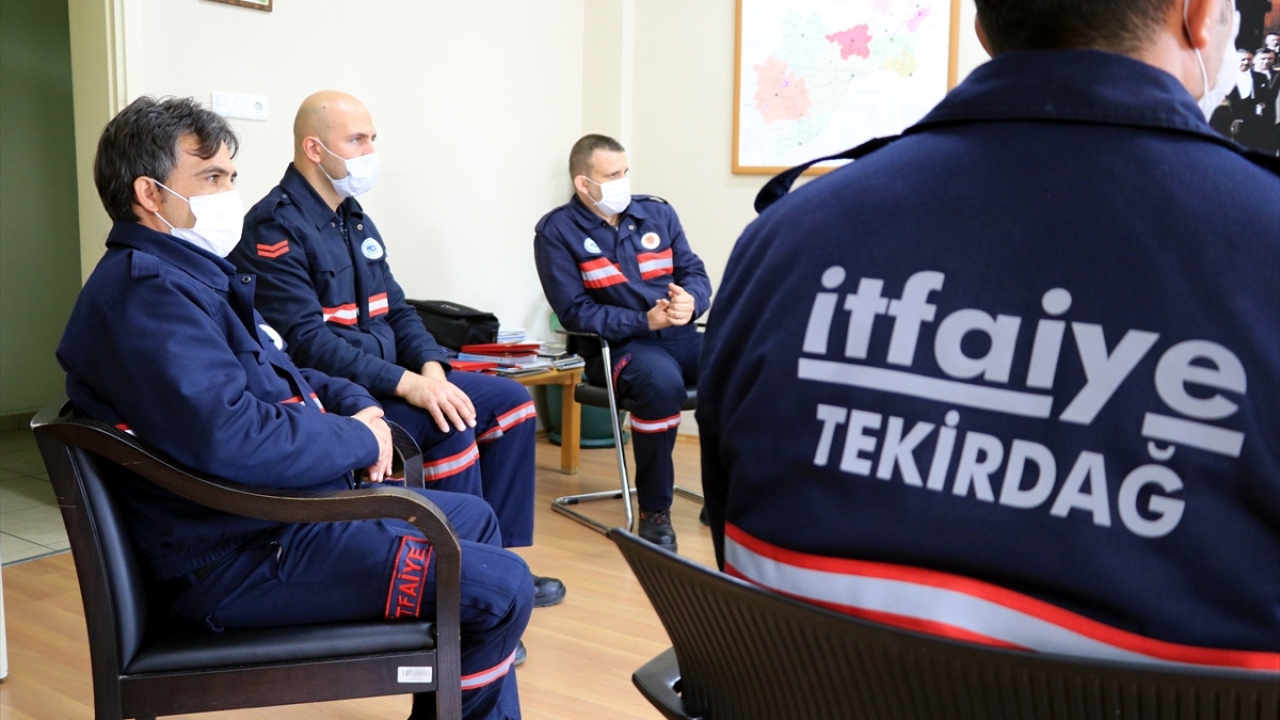 Arama kurtarma çalışmalarına katılan ekipten bazılarının ilk kez bu deneyimi yaşamasının yanında İzmir halkının yardımsever ve sıcakkanlılığı hafızalardan silinemiyor.