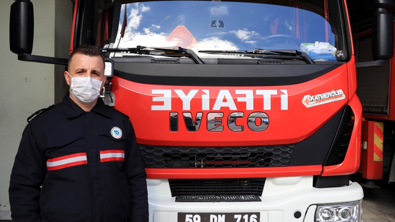 İtfaiye eri Ahmet Alp ise deprem alanına gittiğinde kötü bir manzarayla karşılaştıklarını dile getirdi.