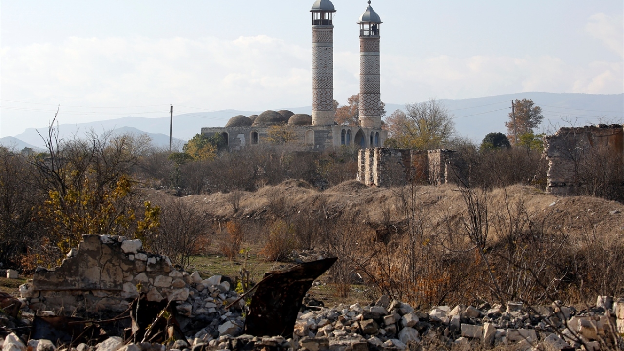 Bugün kent savaşın ve insansızlaşmanın etkisiyle bir hayalet şehir görünümüne sahip.