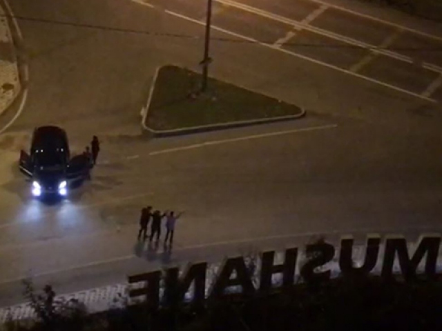 Kısıtlama dinlemediler, yolda halay çektiler