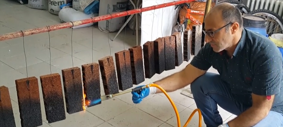 Akademisyenler, ağaç kabuğunun gövdeyi dış etkenlerden, yüksek ısı, soğuk ve darbelerden korumasından yola çıkılarak, bu özellikleri binalarda da uyarlayabilmek üzere geliştirdikleri fikirleri, proje haline getirdi.