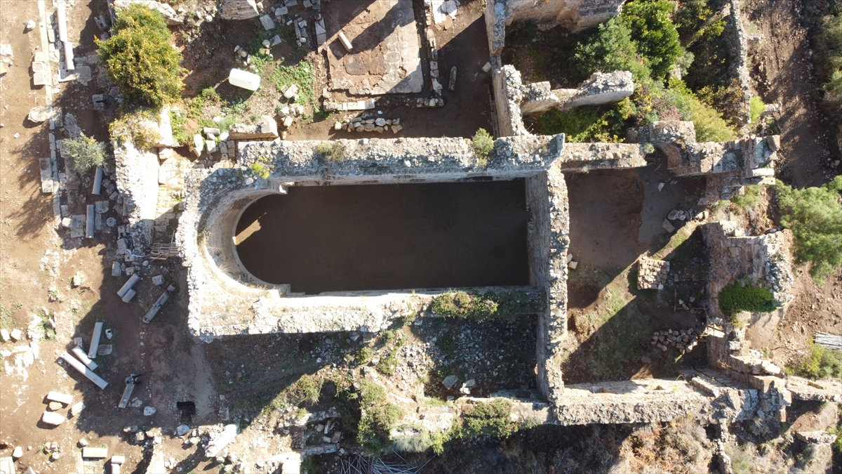 Hellenistik, Roma, Bizans ve Anadolu Selçuklu`nun kadim izlerini geleceğe taşıyan Syedra, ücretsiz olarak ziyaret edilebiliyor.