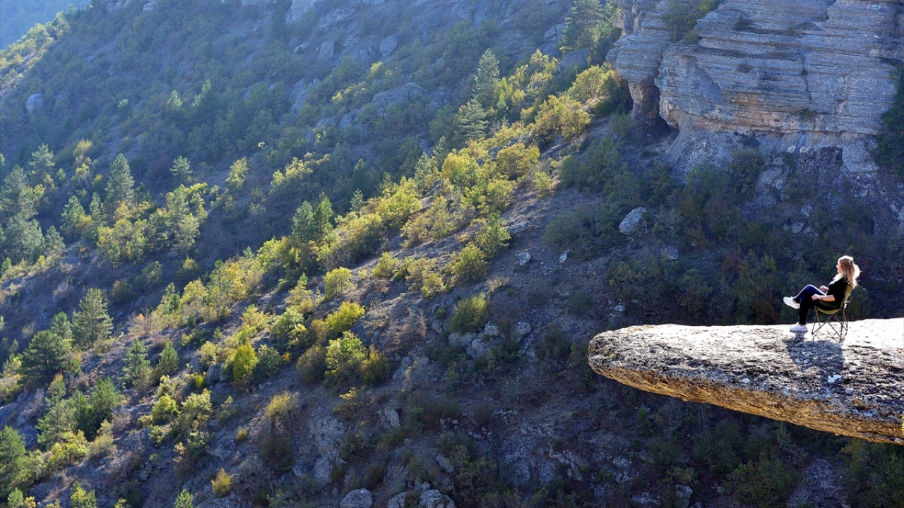 Doğal güzellikleriyle cezbeden Karabük`te sonbaharda renk cümbüşü yaşanıyor. 