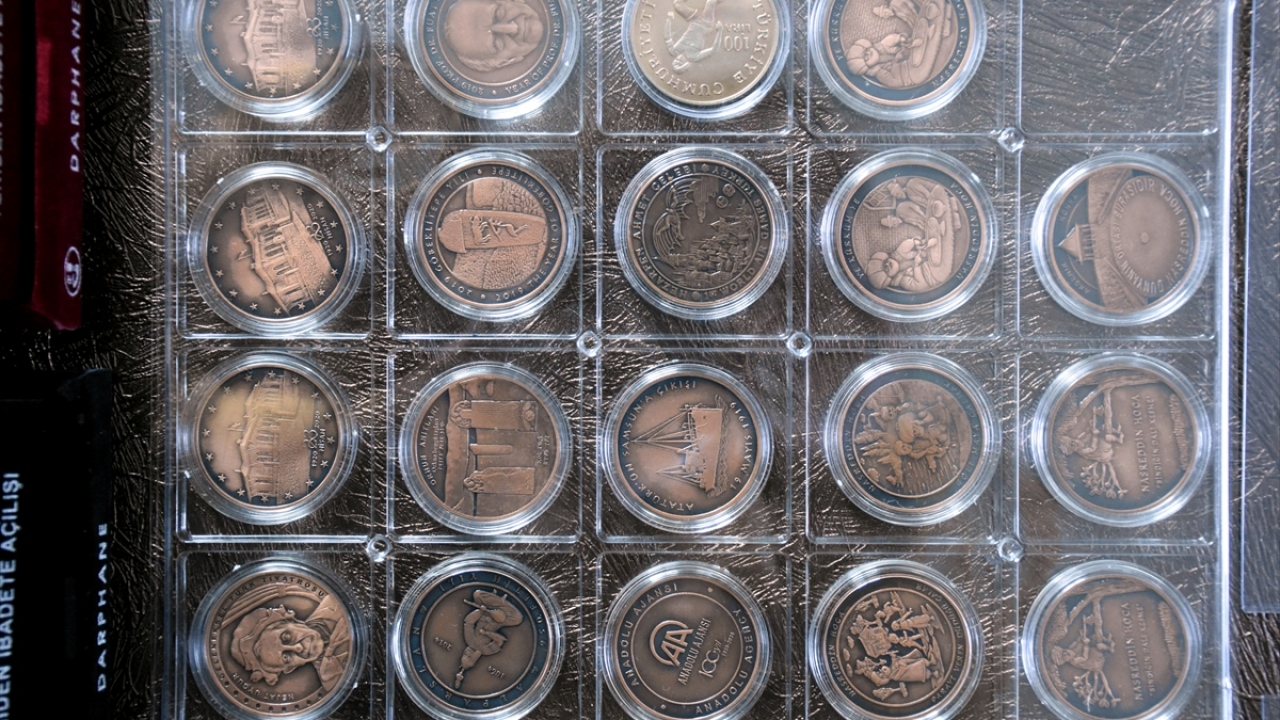 Elindeki koleksiyonu tamamladıktan sonra, Osmanlı paralarından oluşan bir koleksiyon da oluşturmak istediğini ifade eden Arık, böylece bu mirası gelecek nesillere aktarmak istediğini vurguladı.