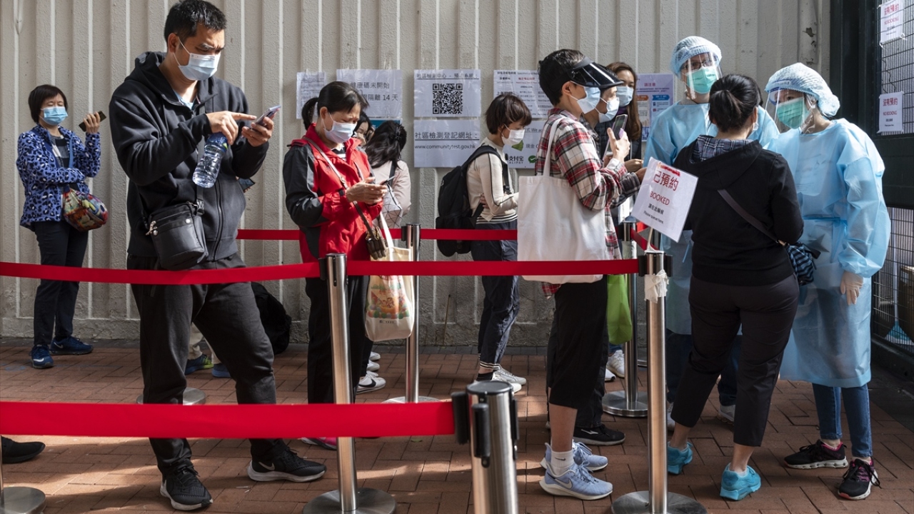 24 saat içerisinde test sonuçlarını öğrenebilen ziyaretçiler, uzun kuyruklar oluşturdu.