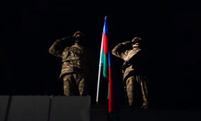 Azerbaycan ordusu Laçın'a bayrak dikti