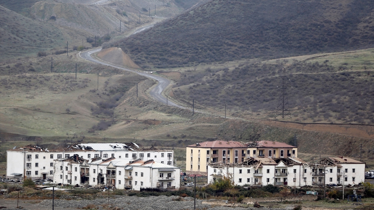 Köy, Azerbaycan`ın birçok önemli tarım alanına su vermeye başlayan Madagiz Barajı ve Hristiyan Kafkas halklarından Albanlara ait Aziz Yeğişe Kilisesi gibi önemli tarihi, kültürel ve ekonomik değerlere sahip.