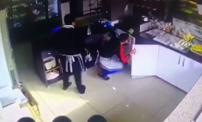 Kavgadan korkan pastane çalışanları dolaba saklandı