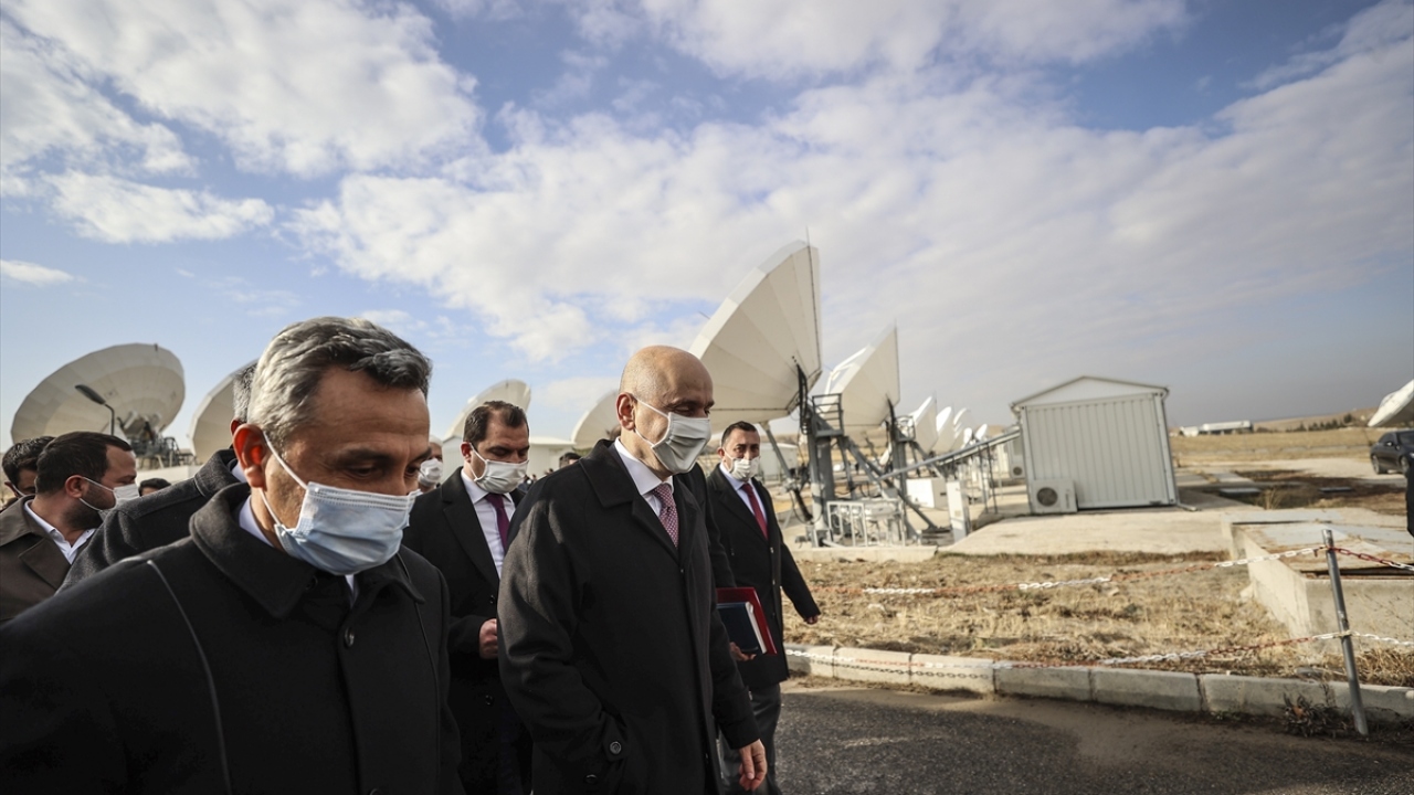 Bakan Karaismailğlu, tanıtım toplantısının ardından antenlenlerin bulunduğu alanı gezdi.