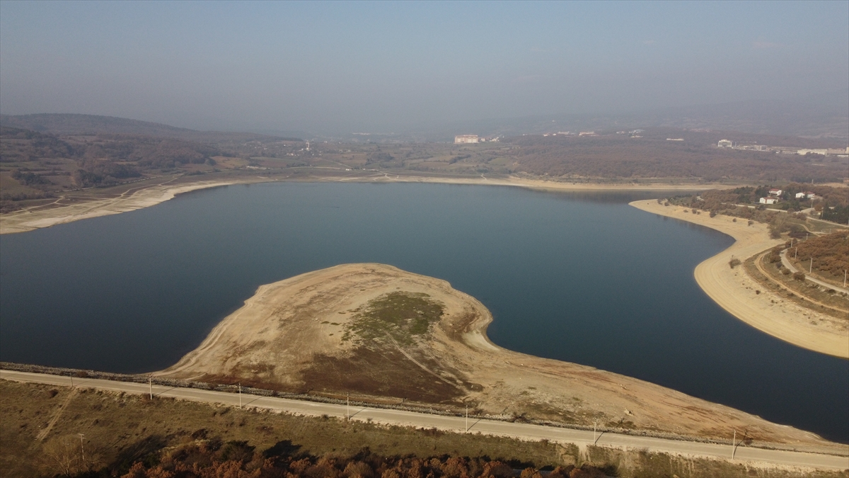 Kent merkezine yaklaşık 12 kilometre uzaklıkta yer alan Gölköy Barajı, 1970 yılında sulama barajı olarak işletmeye alındı. Barj, 2000 yılından itibaren Bolu`nun içme suyu ihtiyacını karşılayan 24 milyon metreküp su tutma kapasitesine sahip. 