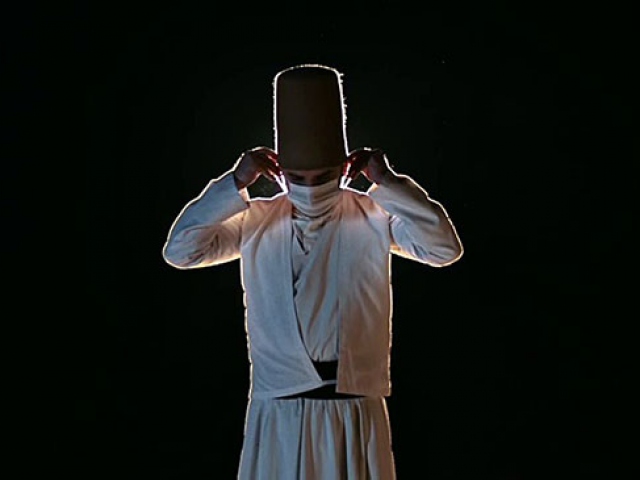 Şeb-i Arus tanıtımında maskeli semazen detayı