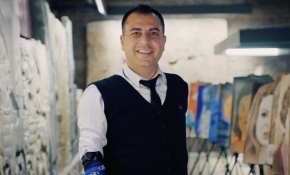 Engelleri aşan ressam Akgün'ün ilham veren başarı hikayesi