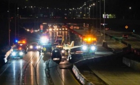 ABD'de küçük uçak otobana acil iniş yaptı