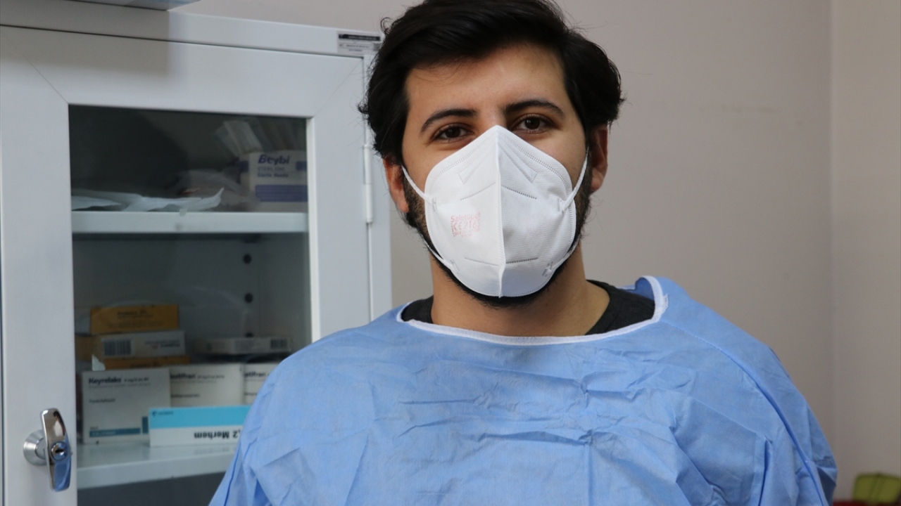 Doktor Necip Yağız, Adapazarı İlçe Sağlık Müdürlüğünde ve filyasyon ekiplerinde görev aldığını söyledi.