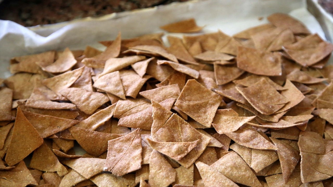 Kastamonu`da çoğunluğunu ev hanımlarının oluşturduğu Sarı Konak Kadın Kooperatifince, "Hitit buğdayı" olarak bilinen ve asırlardır genetiği değiştirilmemiş siyez buğdayının unundan yeni ürünler yapılıyor.