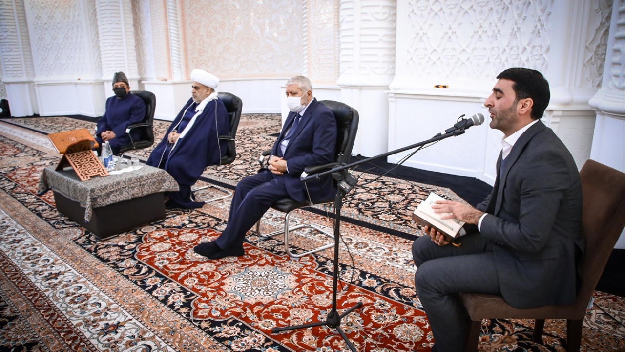 Azerbaycan'daki cami, kilise ve sinagoglarda şehitler için