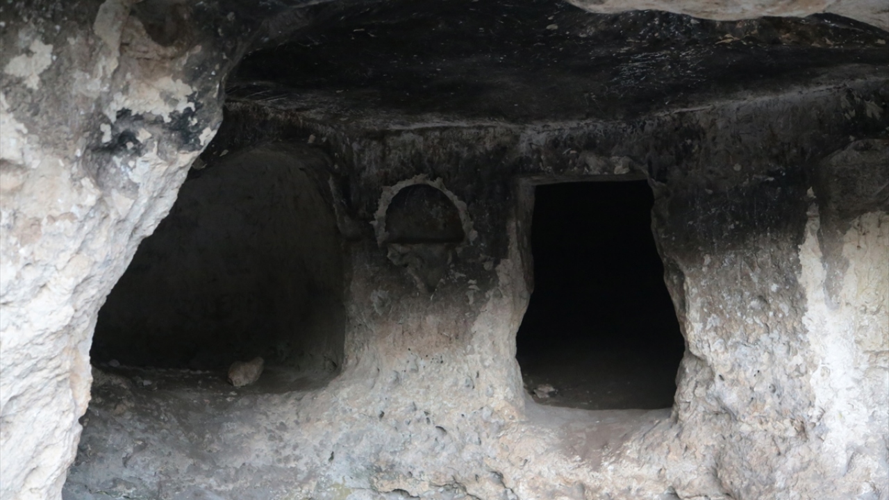 "Runik harflerin 5 tanesi Anadolu`da ilk olarak burada tespit edilmiştir"