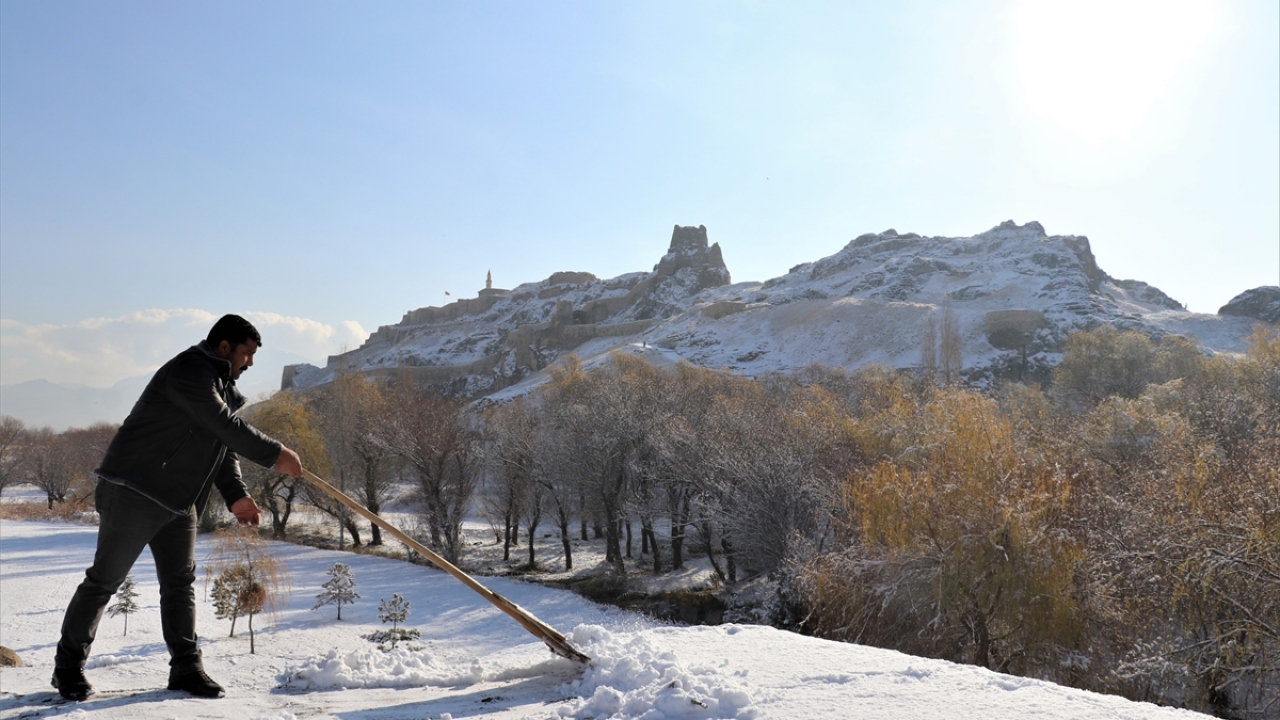 Meteoroloji 14. Bölge Müdürlüğünden yapılan açıklamaya göre, bölge genelinde havanın parçalı ve  az bulutlu, zaman zaman karlı olması bekleniyor.