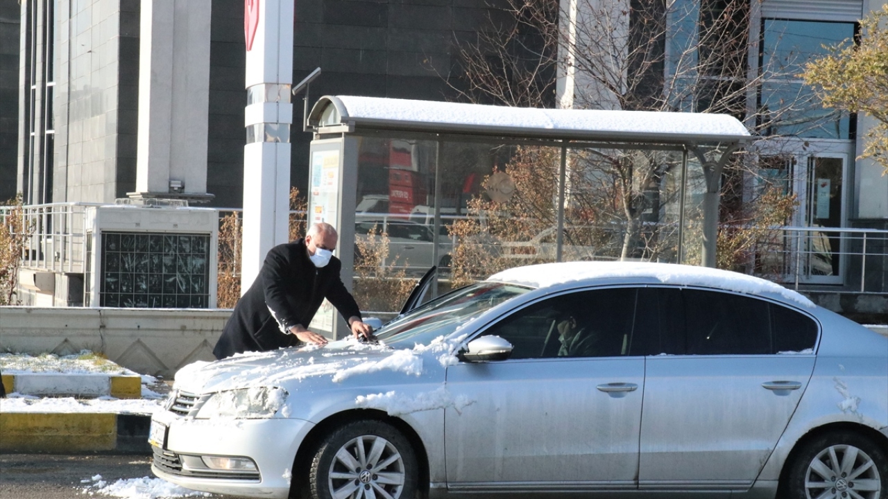 Rüzgar, genellikle kuzeyli ve doğulu yönlerden hafif, zaman zaman orta kuvvette esecek.