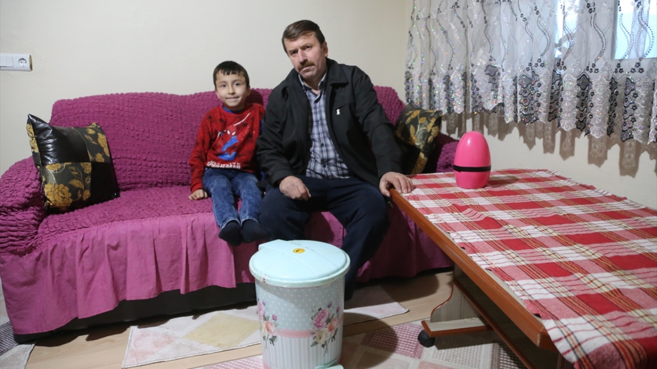 Korgan ilçesine bağlı Tağlı Tepealan Mahallesi`nde yaşayan 4 çocuk babası Ağcık, 2017`de ailesinin isteği üzerine 30 yıl içtiği sigarayı bıraktı.