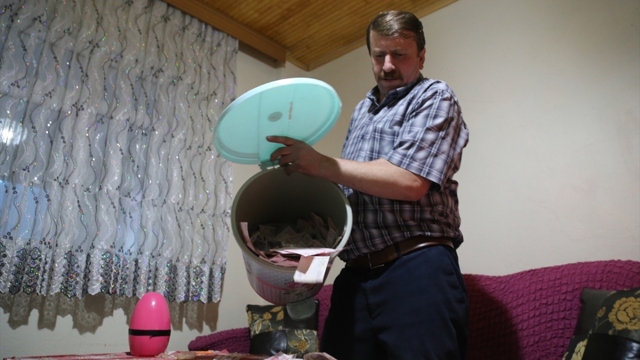 Ağcık, sigarayı aralıksız 30 yıl içtiğine dikkati çekerek, Keşke daha önce bıraksaydım, çok pişmanım. Eğer ben 30 yılın parasını biriktirmiş olsaydım şimdi iki evim olurdu. ifadesini kullandı.
