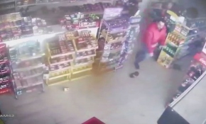 Siirt'teki deprem anı güvenlik kamerasında