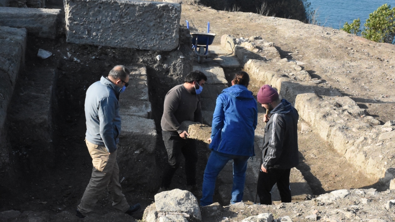 "Karadeniz kıyısında rastlanmış en eski yazılı belge olması bizim açımızdan çok önemli"