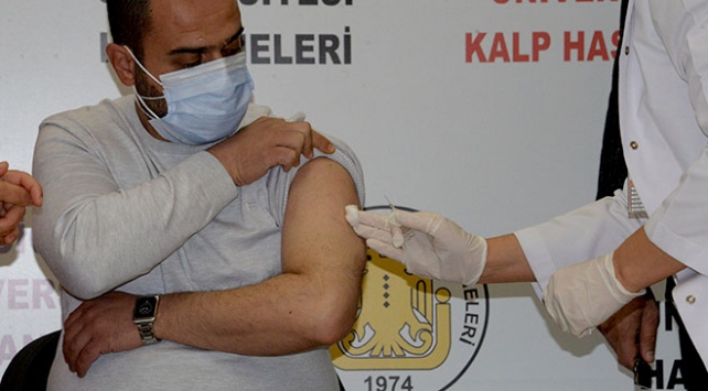 Bilim Kurulu Üyesi Çelen: Aşı yaptıran kişi virüs bulaştırmaz