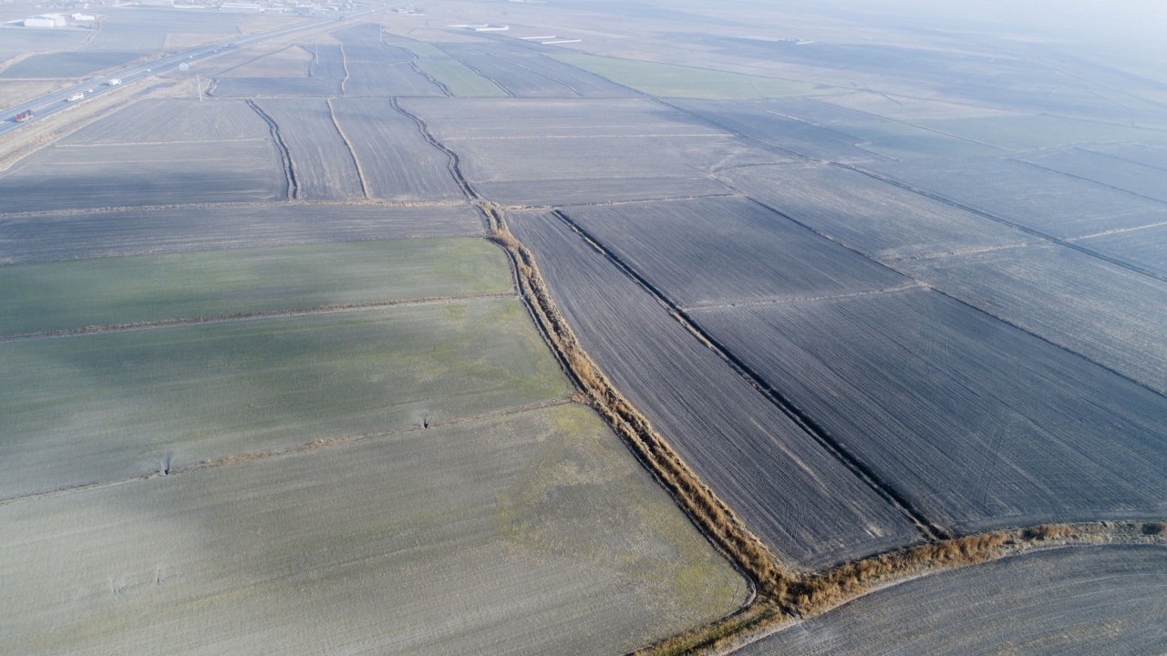 Bu nedenle de tahıl ambarı olarak bilinen Konya`ya geçen yıl temmuz- aralık döneminde 80 milimetre yağış düşerken bu yıl 30 milimetre yağış düştü. 