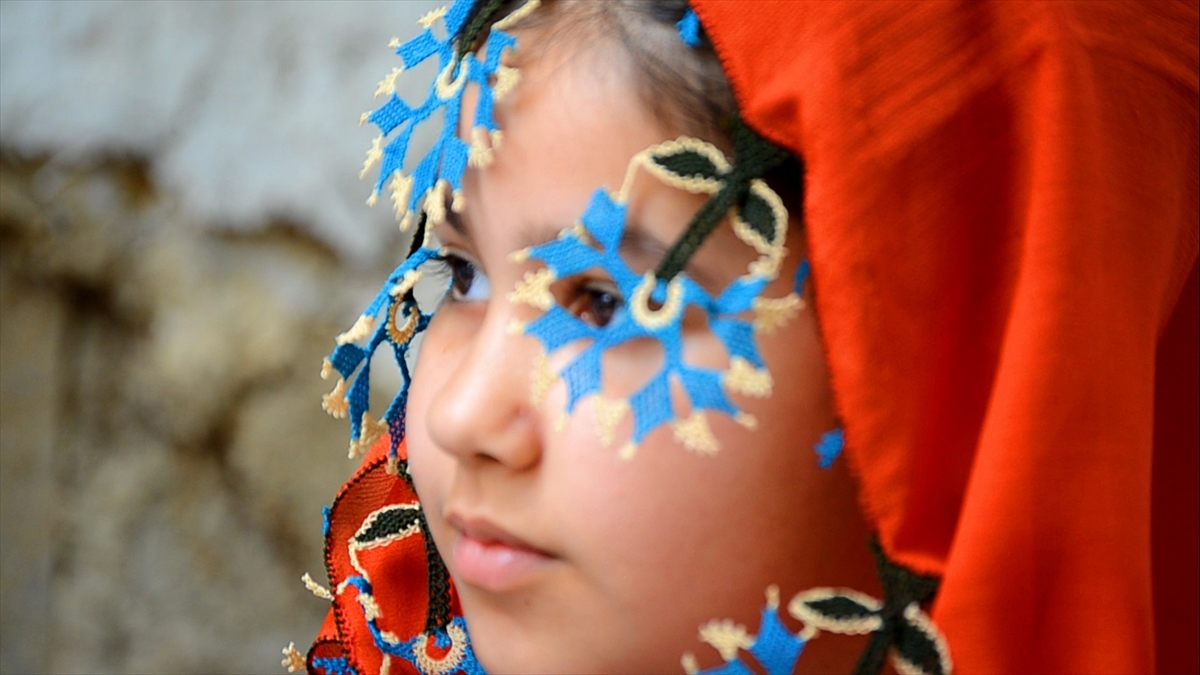 İznik Belediyesi, iğne oyası sanatında ustalaşan kadınların, bu el emeğini hak ettiği değere taşımak amacıyla "Müşküle iğne oyası" için Türk Patent ve Marka Kurumuna coğrafi işaret başvurusunda bulundu.