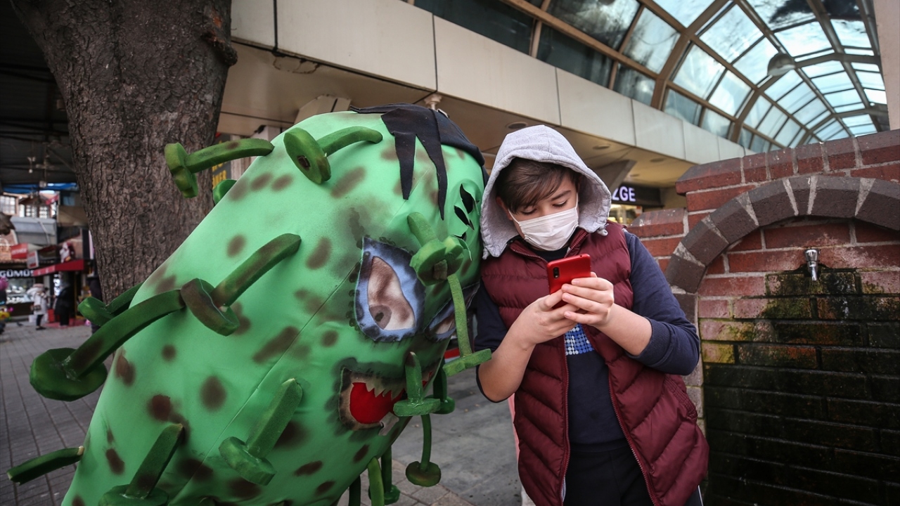 Çalışma, sosyal medya paylaşımları için belediye tarafından Serdar Ortaç`ın "Mesafe" şarkısıyla klibe dönüştürüldü.